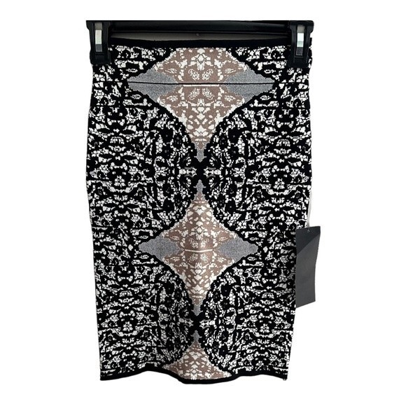 NWT BCBGMaxAzria Molle Pencil Skirt Size XS - Picture 3 of 6